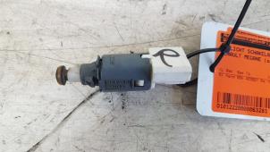 Used Brake light switch Renault Megane II (BM/CM) 2.0 dCi 16V Price € 10,00 Margin scheme offered by Autodemontagebedrijf Smit