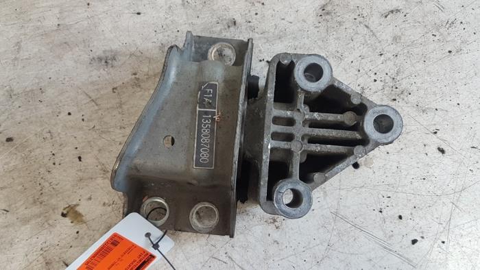 Usagé Support moteur Fiat Ducato (250) 2.3 D 120 Multijet Prix € 15,00 Règlement à la marge proposé par Autodemontagebedrijf Smit