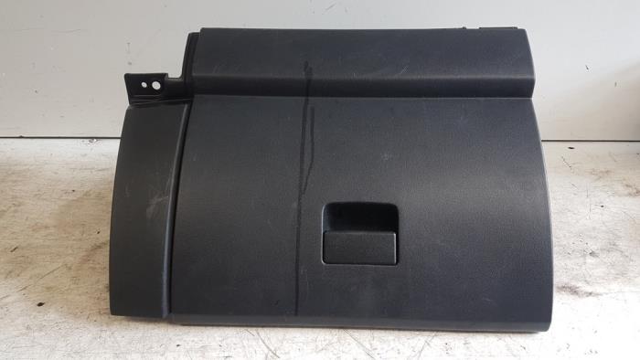 Gebrauchte Handschuhfach Mazda 5 (CR19) 2.0i 16V Preis € 20,00 Margenregelung angeboten von Autodemontagebedrijf Smit