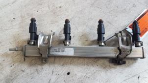 Used Fuel injector nozzle Mazda 5 (CR19) 2.0i 16V Price € 85,00 Margin scheme offered by Autodemontagebedrijf Smit