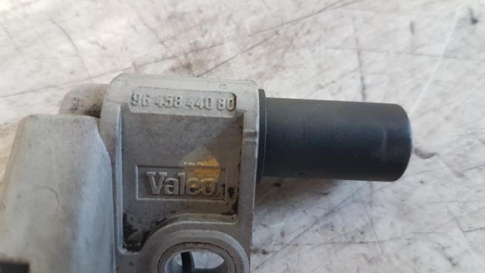 Nockenwelle Sensor van een Volvo S40 (MS) 2.0 D 16V 2004