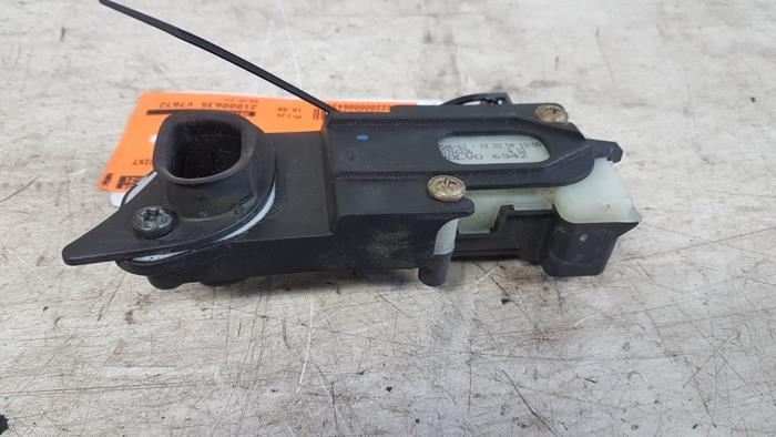 Fuel tank cap lock