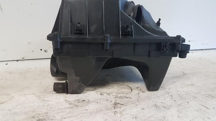 Begagnade Luftfilterhus Fiat Croma (194) 1.8 MPI 16V Pris € 15,00 Marginaltabell erbjuds av Autodemontagebedrijf Smit