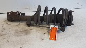 Used Front shock absorber rod, right Kia Carens II (FJ) 1.8i 16V Price € 30,00 Margin scheme offered by Autodemontagebedrijf Smit