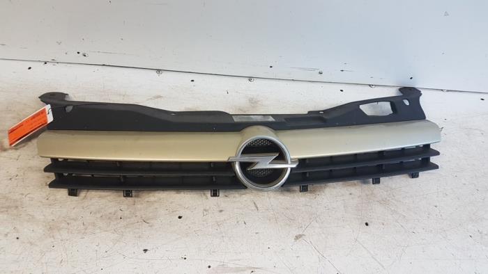 Używane Grill Opel Astra H (L48) 1.6 16V Twinport Cena € 25,00 Procedura marży oferowane przez Autodemontagebedrijf Smit