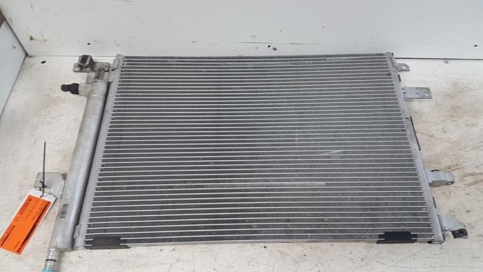 Usagé Radiateur clim Volvo V70 (SW) 2.4 D5 20V Prix € 30,00 Règlement à la marge proposé par Autodemontagebedrijf Smit