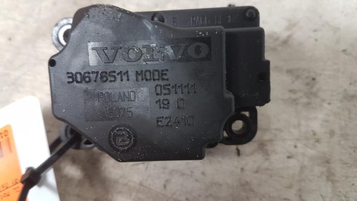 Heizventil Motor van een Volvo V70 (SW) 2.4 D5 20V 2006