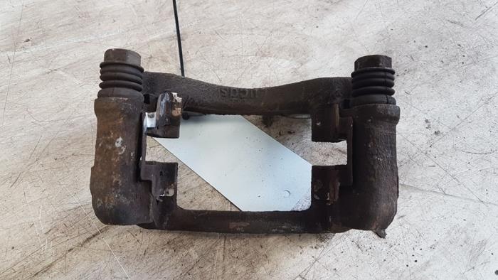 Front brake calliperholder, right from a Dacia Sandero I (BS) 1.2 16V Bifuel 2010