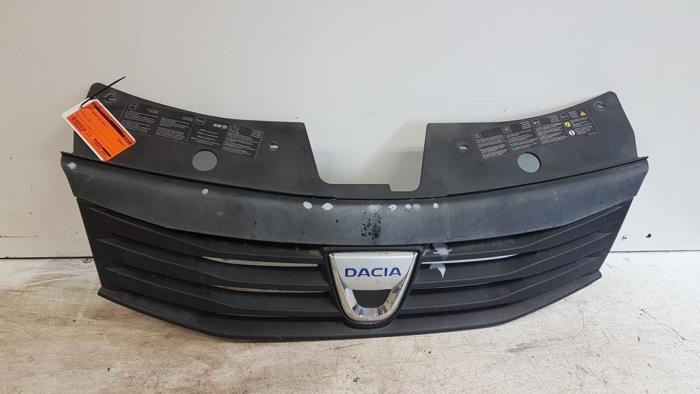 Grille from a Dacia Sandero I (BS) 1.2 16V Bifuel 2010