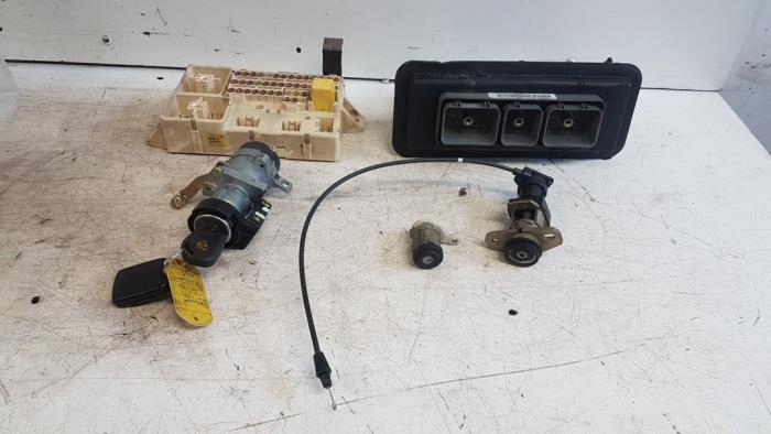Used Ignition lock + computer Jaguar S-type (X200) 4.0 V8 32V Price € 145,00 Margin scheme offered by Autodemontagebedrijf Smit