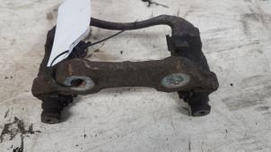 Used Front brake calliperholder, left Peugeot 207/207+ (WA/WC/WM) 1.6 HDi 16V Price € 10,00 Margin scheme offered by Autodemontagebedrijf Smit