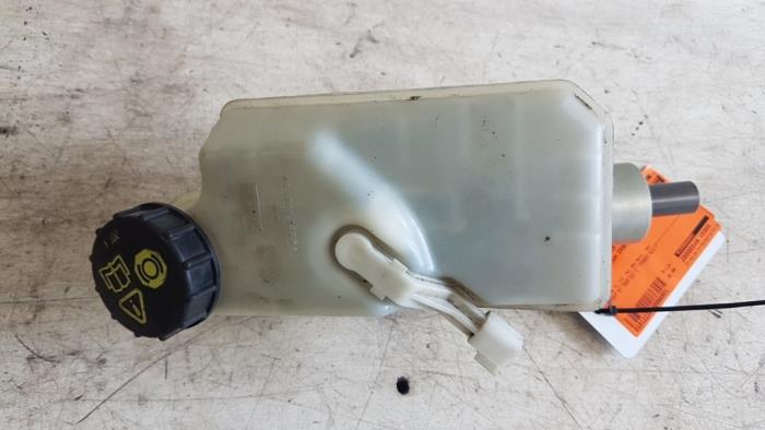 Master cylinder from a Volvo V50 (MW)  2006