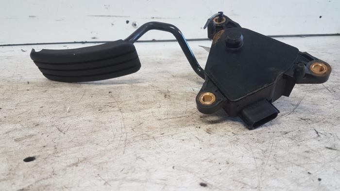 Accelerator pedal from a Renault Clio III (BR/CR) 1.6 16V 2006