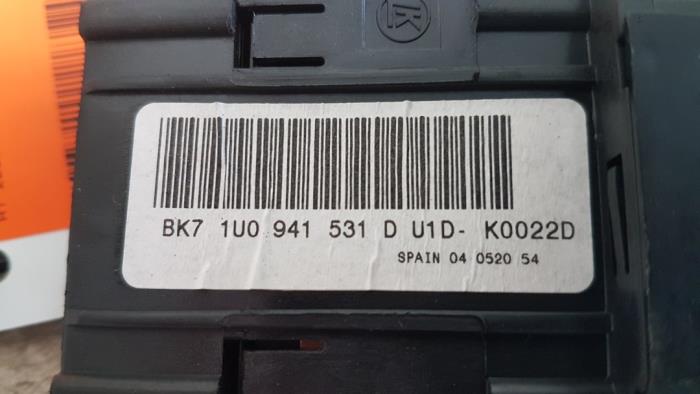 Interruptor de luz de un Skoda Fabia II (5J) 1.2 TDI 12V Greenline 2012