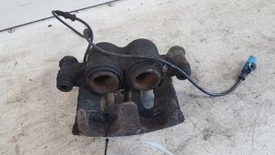 Used Front brake calliper, left Volkswagen Crafter 2.5 TDI 30/32/35/46/50 Price € 30,00 Margin scheme offered by Autodemontagebedrijf Smit