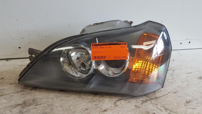 Używane Reflektor lewy Chevrolet Evanda 2.0 16V Cena € 30,00 Procedura marży oferowane przez Autodemontagebedrijf Smit