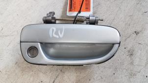 Used Front door handle 4-door, right Hyundai Accent 1.5i 12V Price on request offered by Autodemontagebedrijf Smit