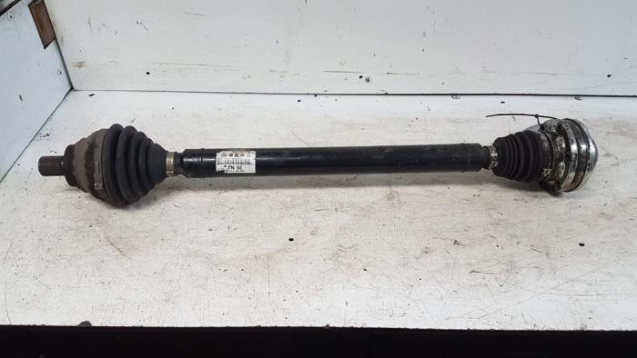 Front drive shaft, right from a Volkswagen Passat Variant (3C5) 2.0 TDI 16V 135 2008