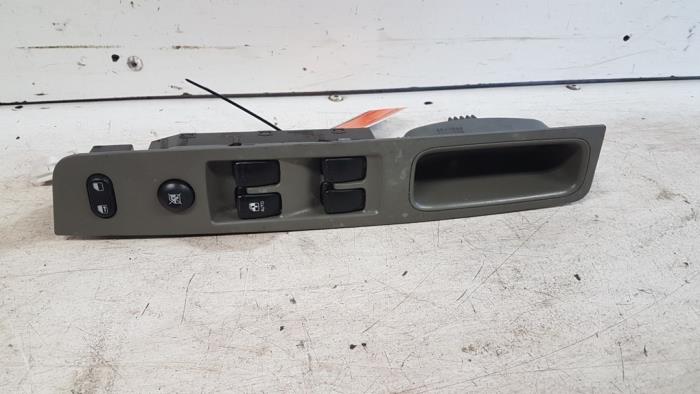 Usados Interruptor combinado de ventanillas Chevrolet Nubira (J200) 1.8 16V Precio de solicitud ofrecido por Autodemontagebedrijf Smit