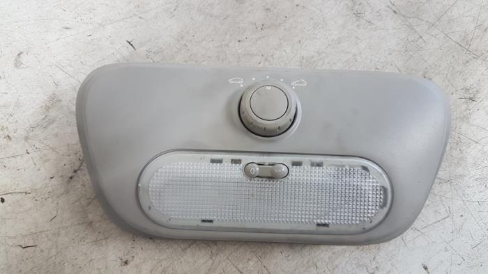 Begagnade Innerbelysning, fram Renault Clio III (BR/CR) 1.4 16V Pris € 25,00 Marginaltabell erbjuds av Autodemontagebedrijf Smit