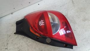 Used Taillight, right Renault Clio III (BR/CR) 1.4 16V Price € 20,00 Margin scheme offered by Autodemontagebedrijf Smit