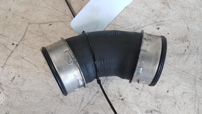 Gebrauchte Intercooler Schlauch Volkswagen Transporter T5 1.9 TDi Preis € 15,00 Margenregelung angeboten von Autodemontagebedrijf Smit