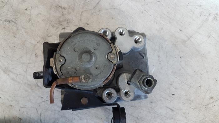 Używane Pompa ABS BMW 7 serie (E38) 735i/iL V8 32V Cena € 20,00 Procedura marży oferowane przez Autodemontagebedrijf Smit