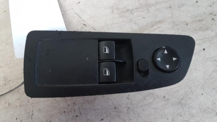 Używane Przelacznik combi okienny BMW 1 serie (E87/87N) 118d 16V Cena € 20,00 Procedura marży oferowane przez Autodemontagebedrijf Smit