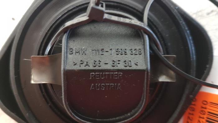 Oil cap from a BMW 1 serie (E87/87N) 118d 16V 2005