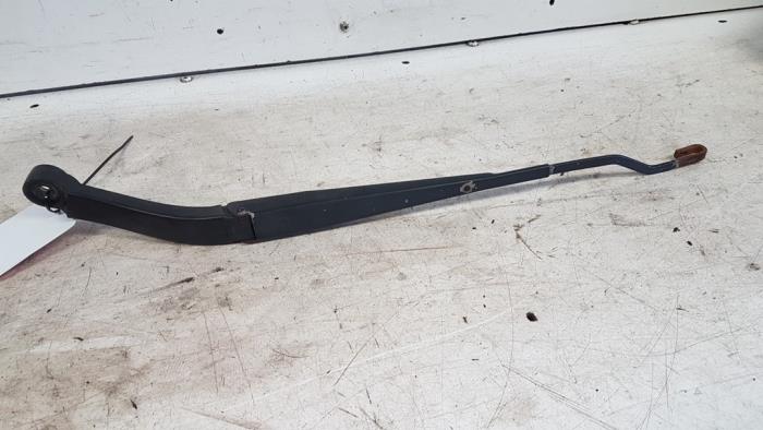Front wiper arm from a Daewoo Epica 2.0 24V 2006