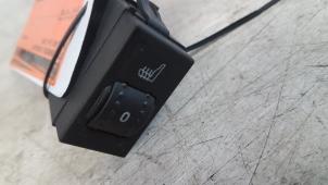 Usados Interruptor de calefactor de asiento Ford Focus C-Max 2.0 TDCi 16V Precio € 10,00 Norma de margen ofrecido por Autodemontagebedrijf Smit