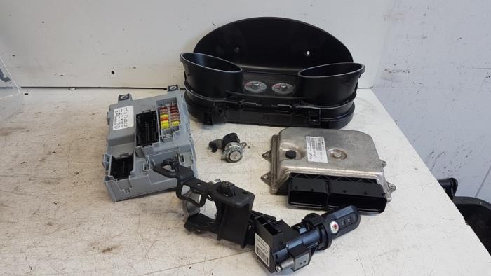 Used Ignition lock + computer Fiat Punto Evo (199) 1.3 JTD Multijet 85 16V Euro 5 Price € 90,00 Margin scheme offered by Autodemontagebedrijf Smit