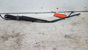 Used Front wiper arm Iveco New Daily III 35C12V,S12V Price on request offered by Autodemontagebedrijf Smit