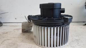 Usados Motor de ventilador de calefactor Hyundai Matrix 1.6 16V Precio € 15,00 Norma de margen ofrecido por Autodemontagebedrijf Smit