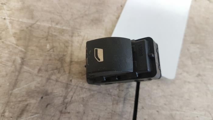 Electric window switch from a Peugeot 308 SW (4E/H) 1.6 VTI 16V 2008