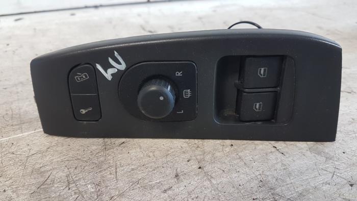 Usados Interruptor combinado de ventanillas Volkswagen Fox (5Z) 1.4 16V Precio € 30,00 Norma de margen ofrecido por Autodemontagebedrijf Smit