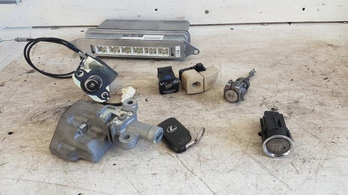 Used Ignition lock + computer Lexus IS (E2) 250 2.5 V6 24V Price on request offered by Autodemontagebedrijf Smit