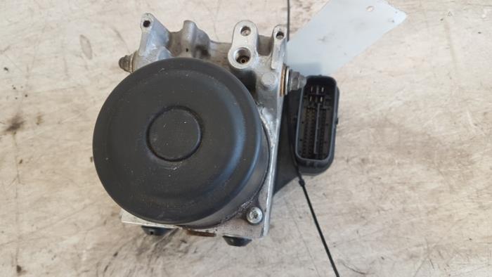 Begagnade ABS-pump Lexus IS (E2) 250 2.5 V6 24V Pris € 45,00 Marginaltabell erbjuds av Autodemontagebedrijf Smit