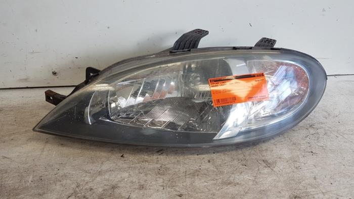 Używane Reflektor lewy Chevrolet Lacetti (KLAN) 1.8 16V Cena € 25,00 Procedura marży oferowane przez Autodemontagebedrijf Smit
