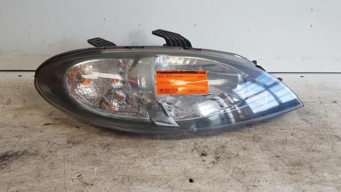 Używane Reflektor prawy Chevrolet Lacetti (KLAN) 1.8 16V Cena € 25,00 Procedura marży oferowane przez Autodemontagebedrijf Smit