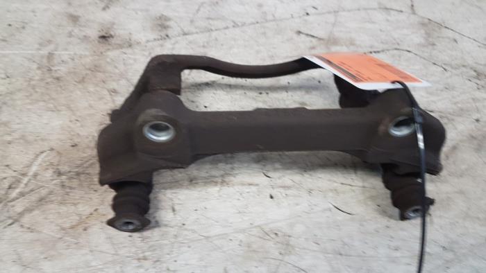 Front brake calliperholder, left from a Opel Vivaro 2.5 CDTI 16V 2008