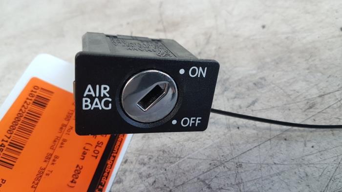 Passenger airbag on off switch