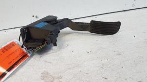 Used Accelerator pedal Mercedes Vito (638.1/2) 2.2 CDI 108 16V Price € 25,00 Margin scheme offered by Autodemontagebedrijf Smit