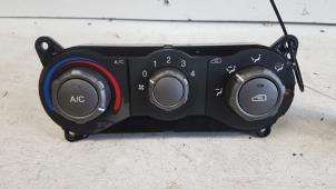 Usados Panel de control de calefacción Hyundai Matrix 1.6 16V Precio € 30,00 Norma de margen ofrecido por Autodemontagebedrijf Smit