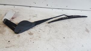 Used Front wiper arm Mercedes C Sportcoupé (C203) 2.0 C-180 16V Price on request offered by Autodemontagebedrijf Smit