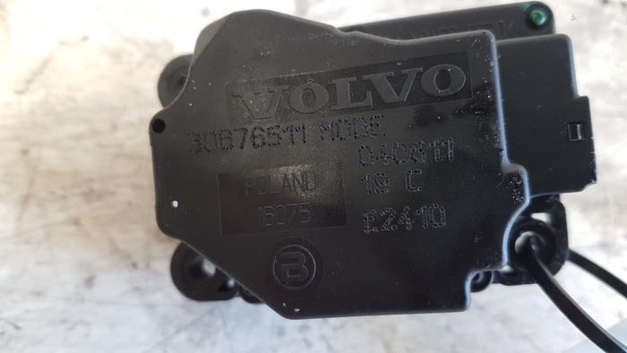 Heizventil Motor van een Volvo V70 (SW) 2.4 20V 140 2004