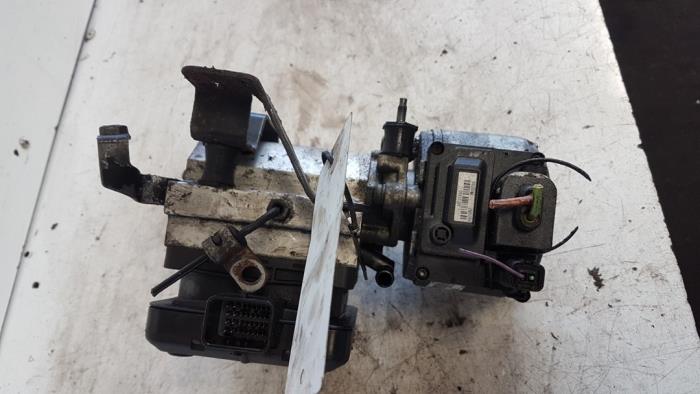Begagnade ABS-pump Citroen C5 II Break (RE) 2.0 16V Pris € 40,00 Marginaltabell erbjuds av Autodemontagebedrijf Smit