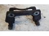 Front brake calliperholder, right from a Mercedes A (W169), 2004 / 2012 1.5 A-150 5-Drs., Hatchback, 4-dr, Petrol, 1.498cc, 70kW (95pk), FWD, M266920, 2004-06 / 2009-03, 169.031 2005