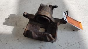 Used Front brake calliper, right Dodge Avenger (JS) 2.0 16V Price on request offered by Autodemontagebedrijf Smit