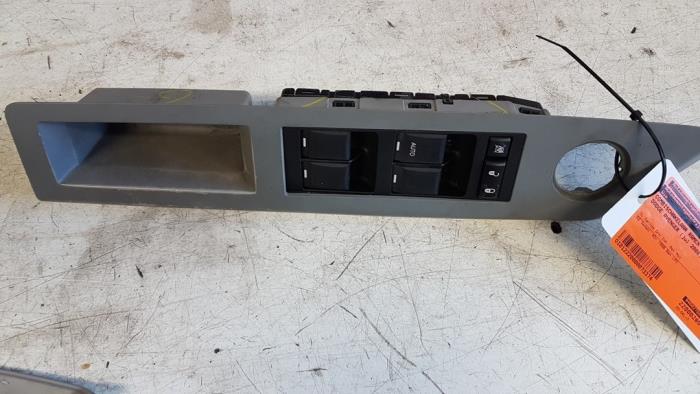 Usados Interruptor combinado de ventanillas Dodge Avenger (JS) 2.0 16V Precio de solicitud ofrecido por Autodemontagebedrijf Smit